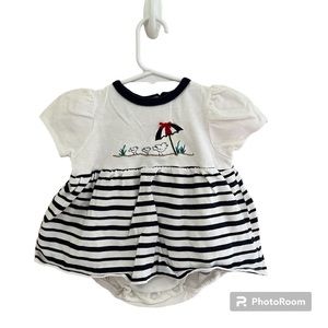 🔷CARTER’S: Girl size 6-9 months, navy blue/white striped dress w/chickies🔷